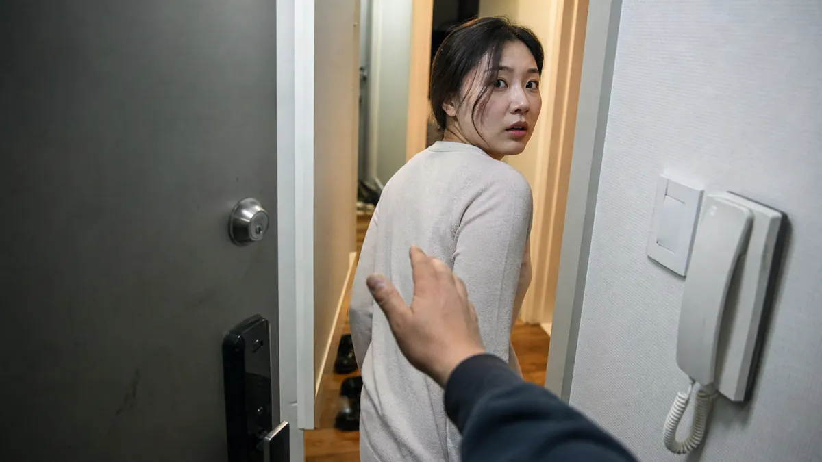 강제추행·주거침입 수사 대응과 형사조정 합의로 기소유예를 받은 사례
