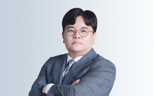 강제추행, '귀엽다'며 만진 손등도 성범죄 처벌 대상 될 수 있어